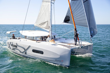 excess 11 catamaran sportif pulse line