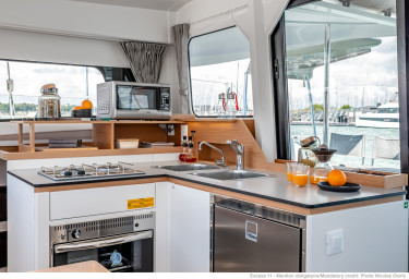 image catamaran excess 11