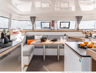 image catamaran excess 11