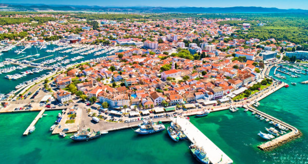 https://www.excess-catamarans.com/media/cache/public_cover/2025/02/8210-d6264052-city-305338-1730a2ead03.jpg