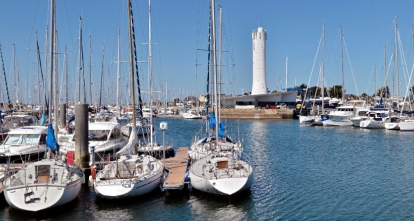 https://www.excess-catamarans.com/media/cache/public_cover/2025/10/8854-cover-arzon-mille-sabords.jpg