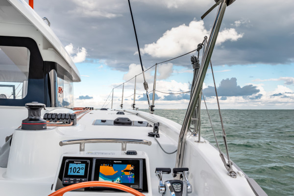 immagine catamarano excess 11